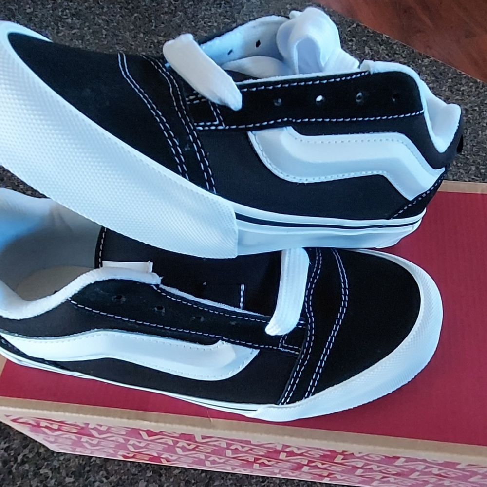 Vans Knu Skool Black/True White – Youth Size 5 (New in Box)